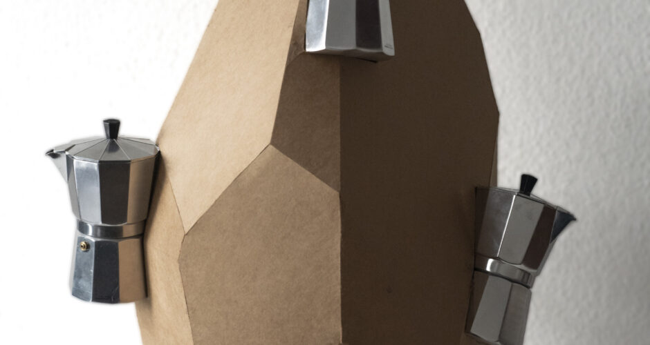 Espressokocher und Kristallform, Holz